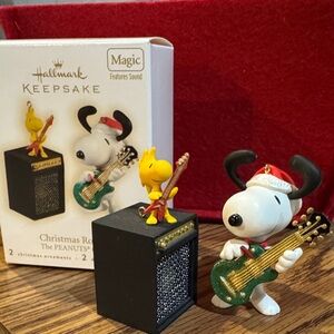 Hallmark Keepsake Christmas Rocks!  The Peanuts Gang 2009